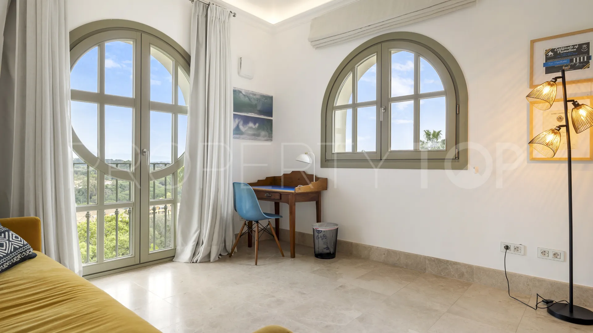 Villa for sale in Zona F with 5 bedrooms