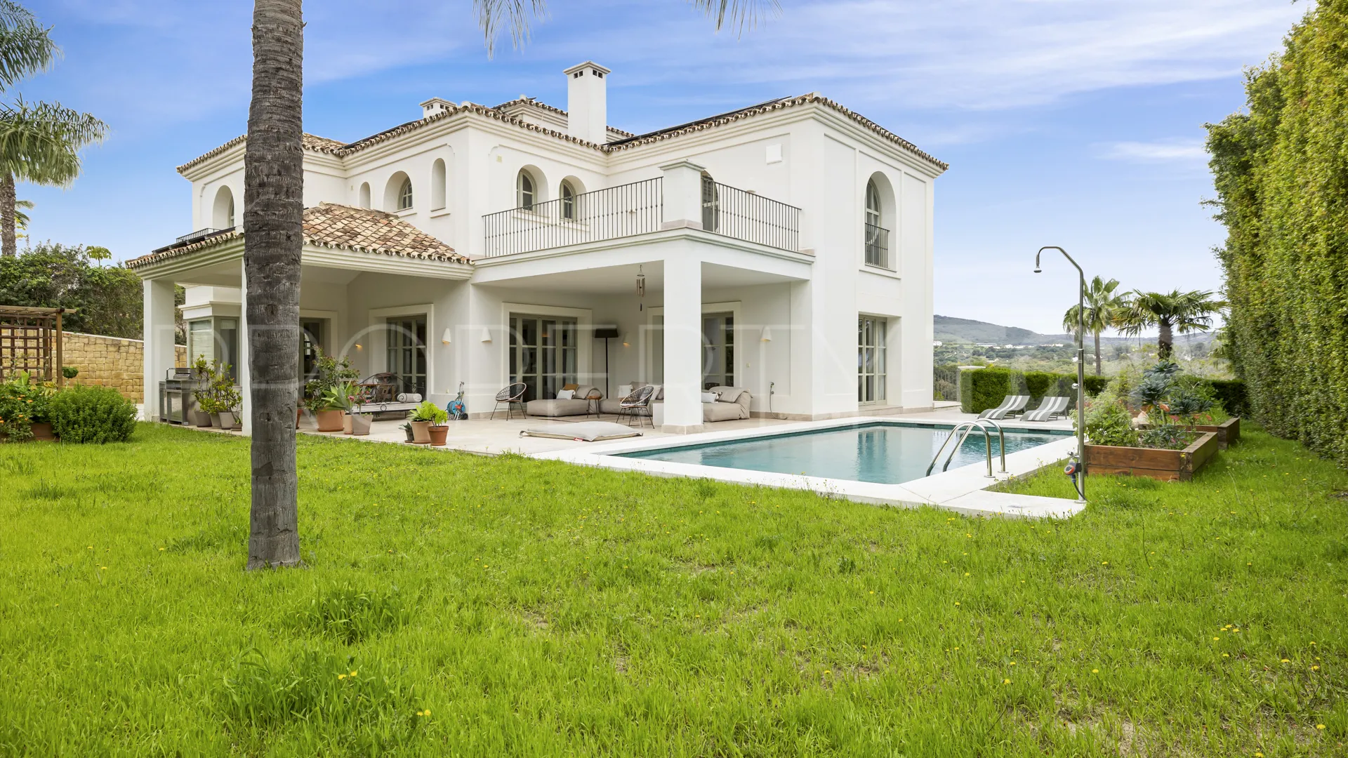 Villa for sale in Zona F with 5 bedrooms