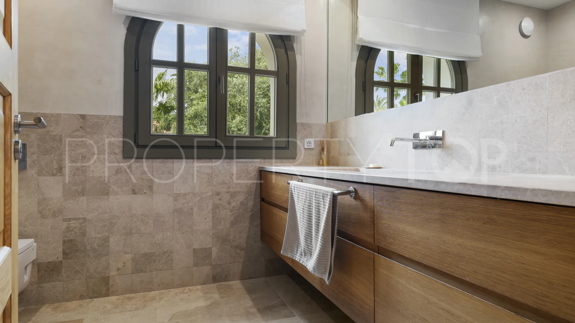 Villa for sale in Zona F with 5 bedrooms