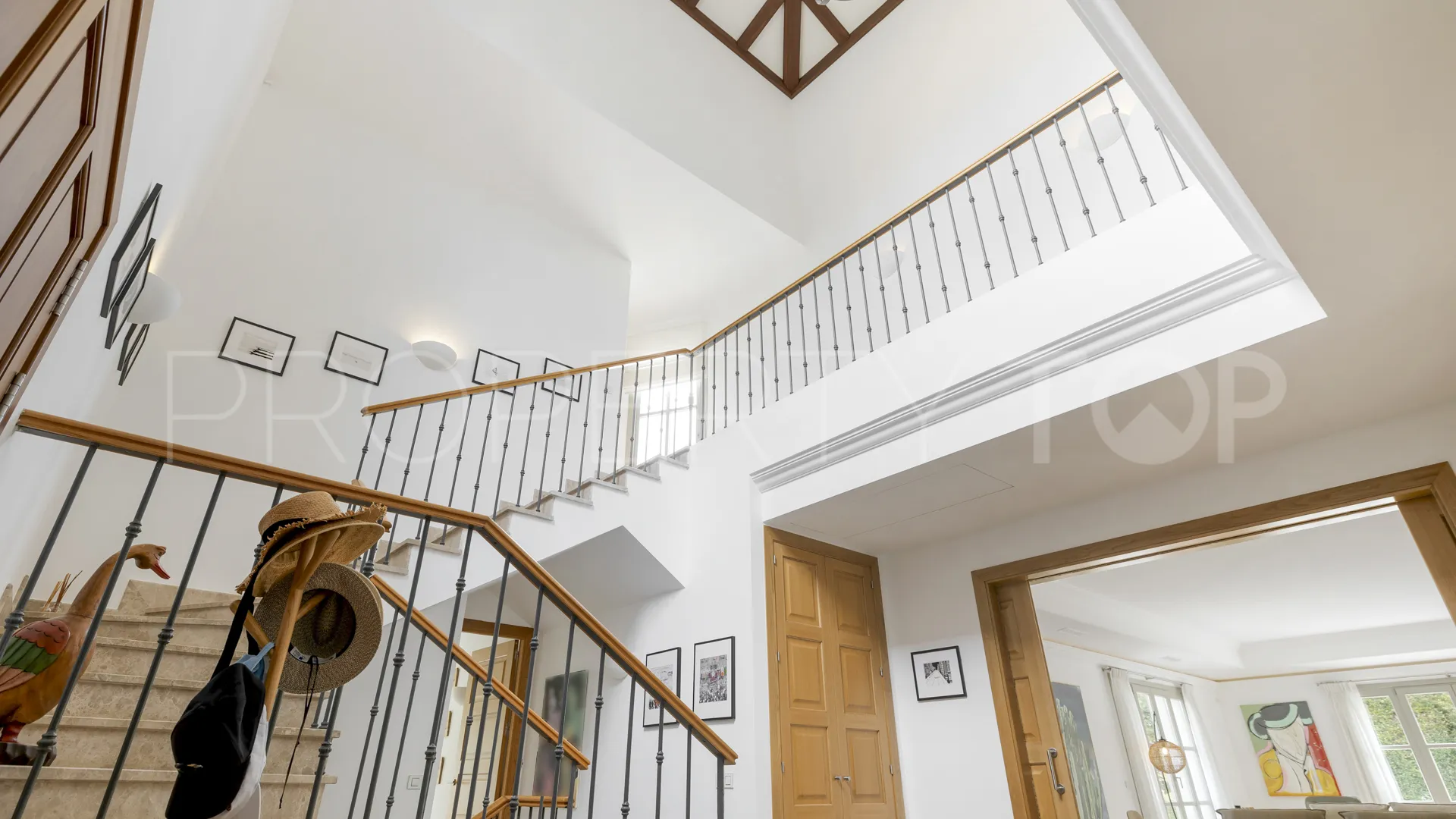 Villa for sale in Zona F with 5 bedrooms