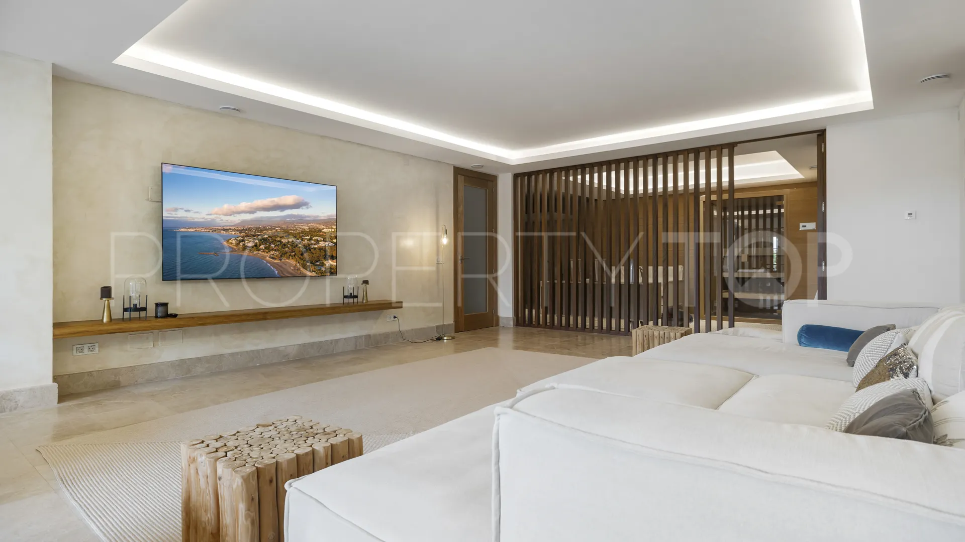 Villa for sale in Zona F with 5 bedrooms