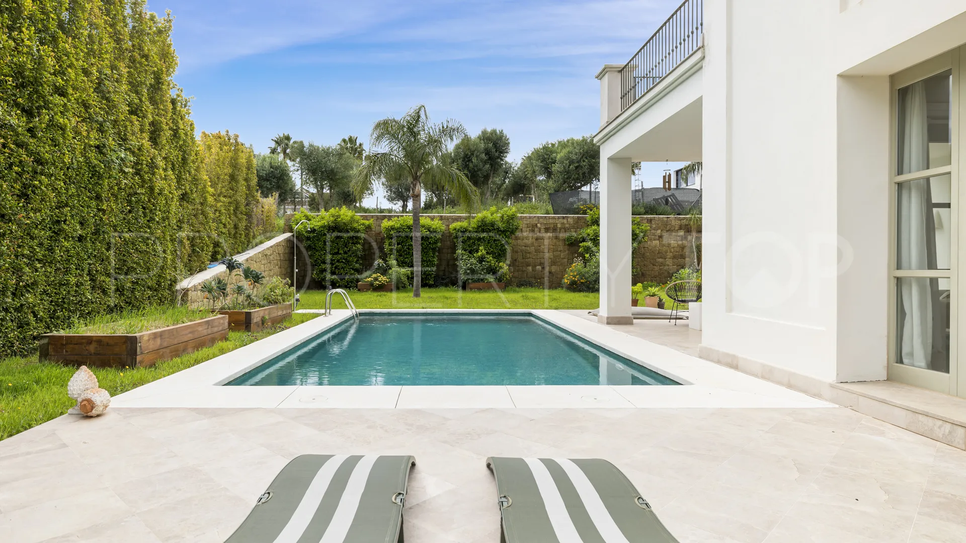 Villa for sale in Zona F with 5 bedrooms