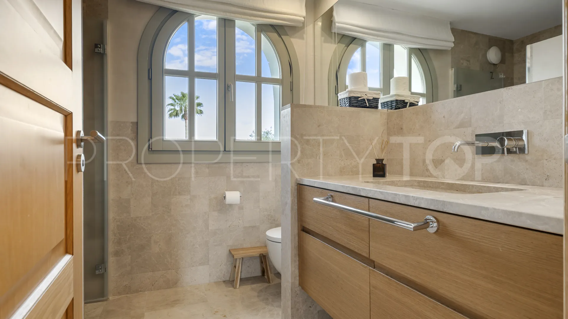 Villa for sale in Zona F with 5 bedrooms