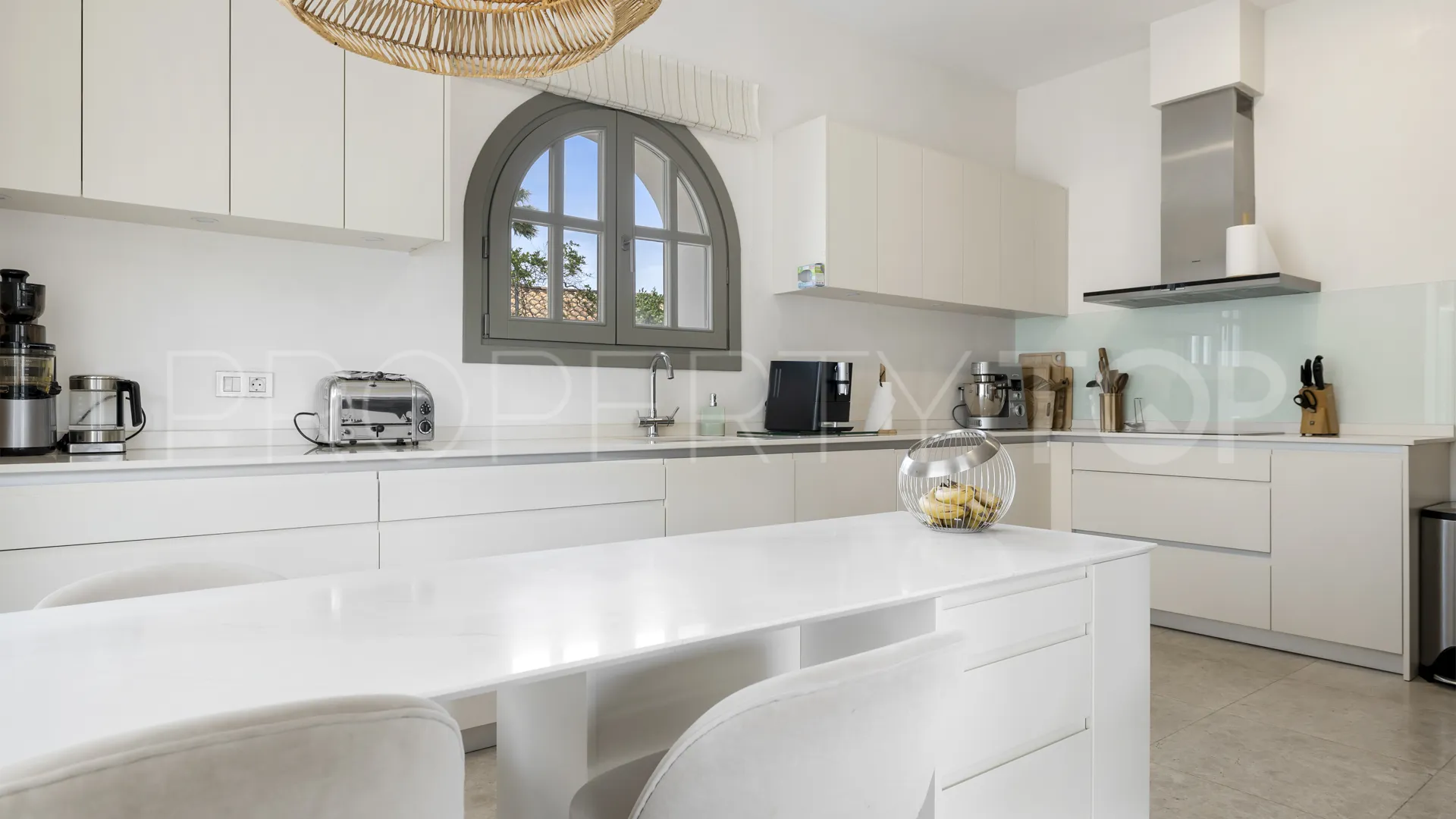 Villa for sale in Zona F with 5 bedrooms
