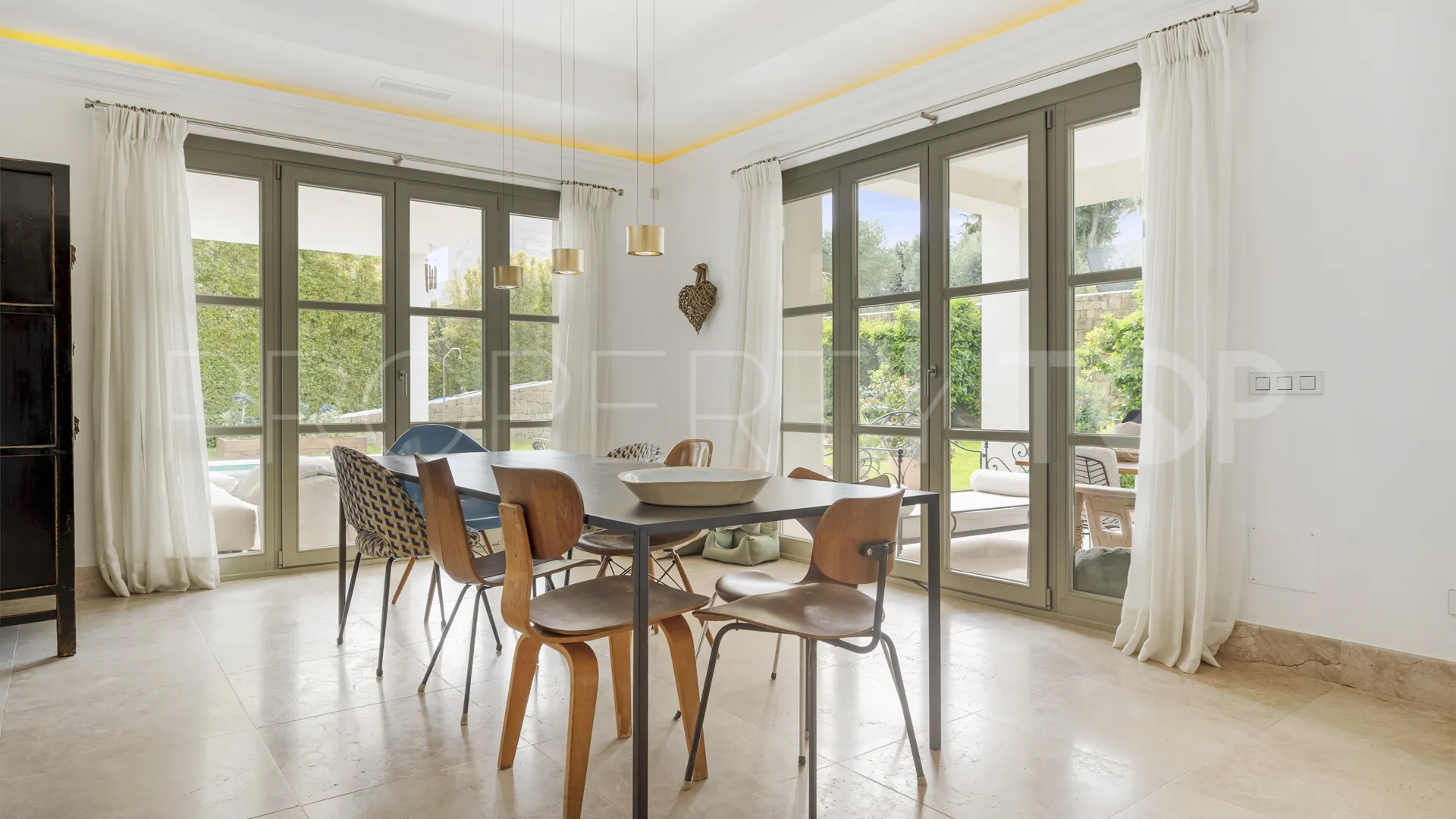 Villa for sale in Zona F with 5 bedrooms