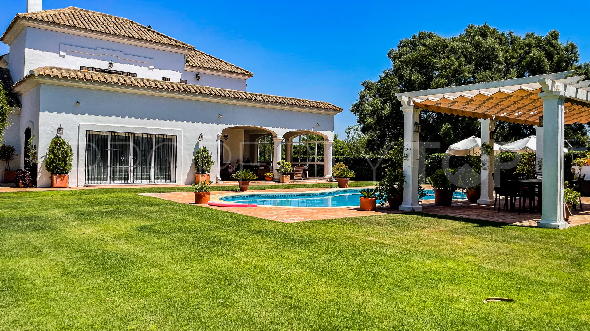 Villa for sale in Zona E