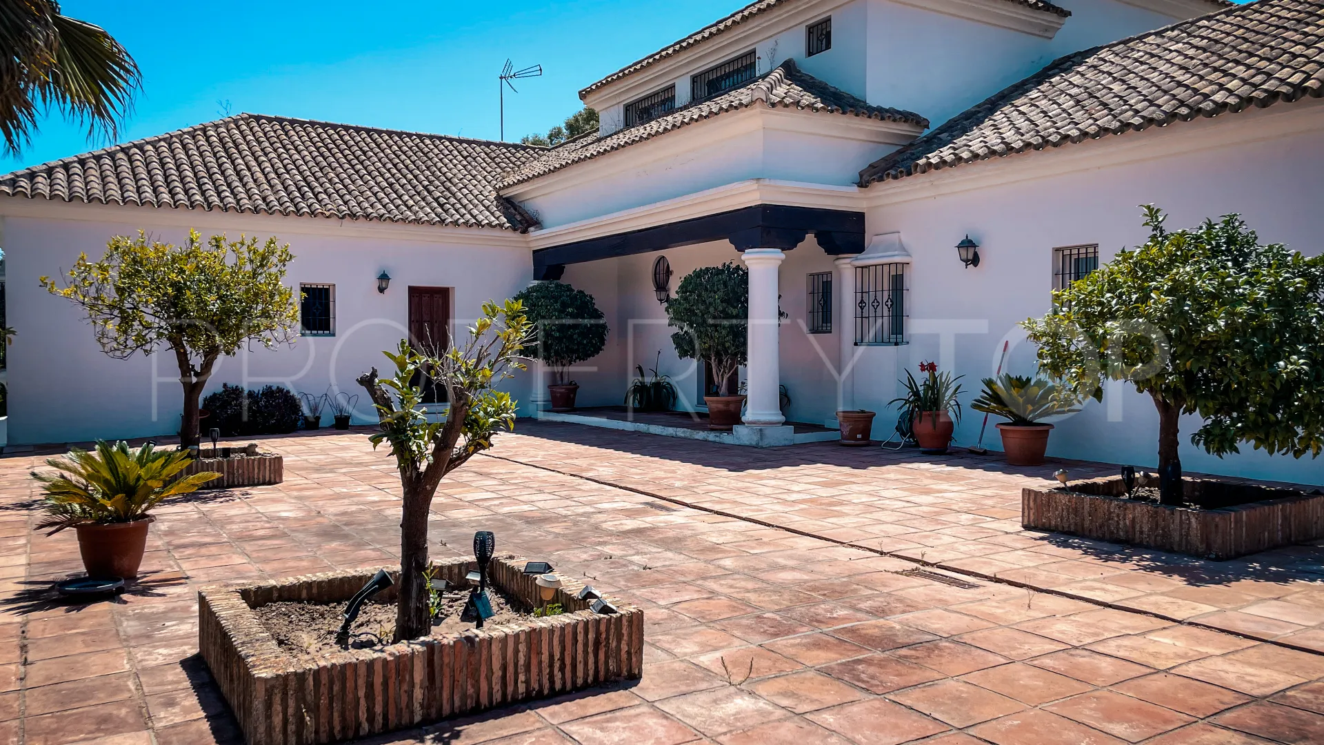 Villa for sale in Zona E