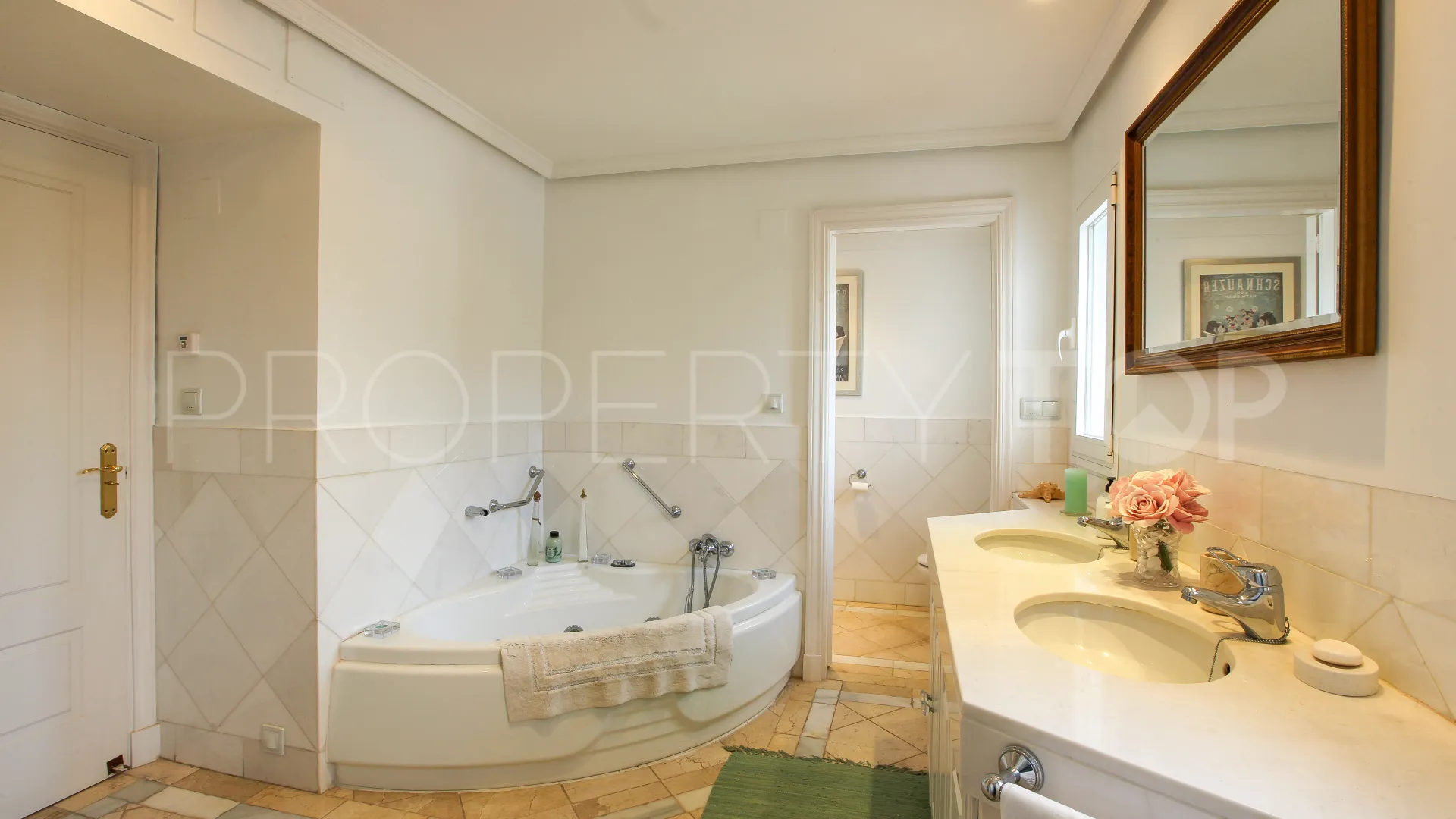Villa en venta en Zona B de 7 dormitorios