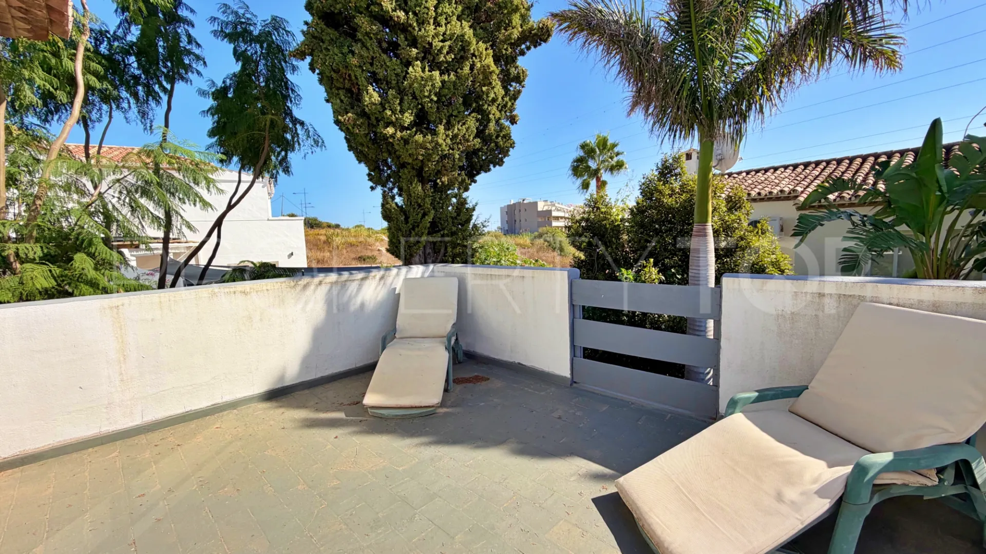 5 bedrooms villa for sale in Estepona Golf