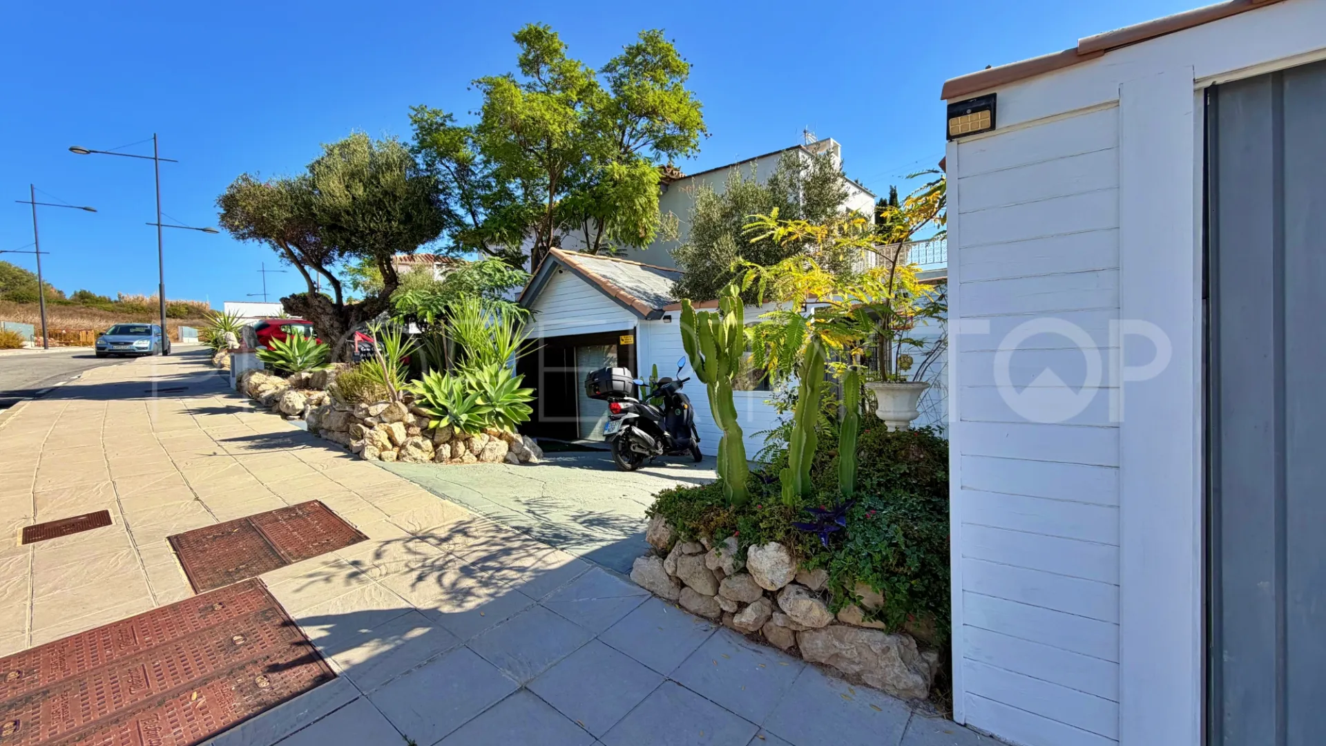 5 bedrooms villa for sale in Estepona Golf