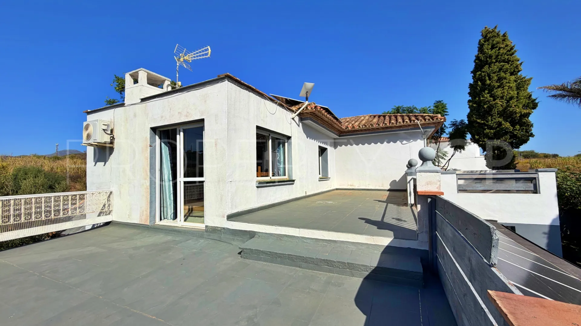 5 bedrooms villa for sale in Estepona Golf