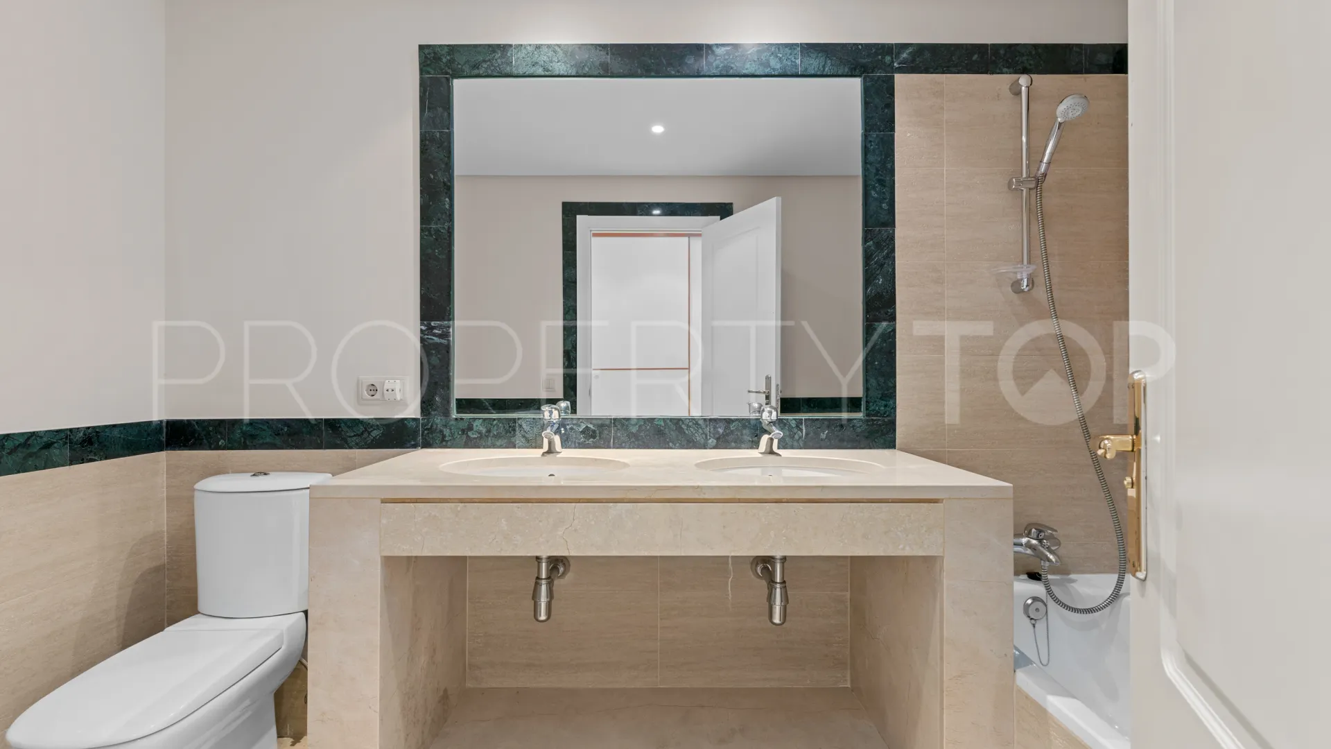 Apartamento planta baja en venta en Altos de La Quinta con 2 dormitorios