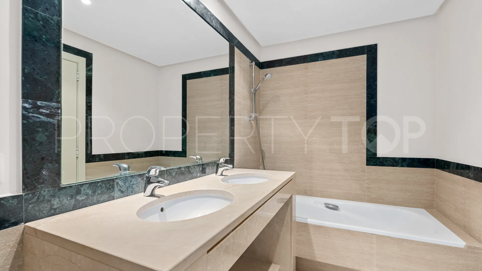 Apartamento planta baja en venta en Altos de La Quinta con 2 dormitorios