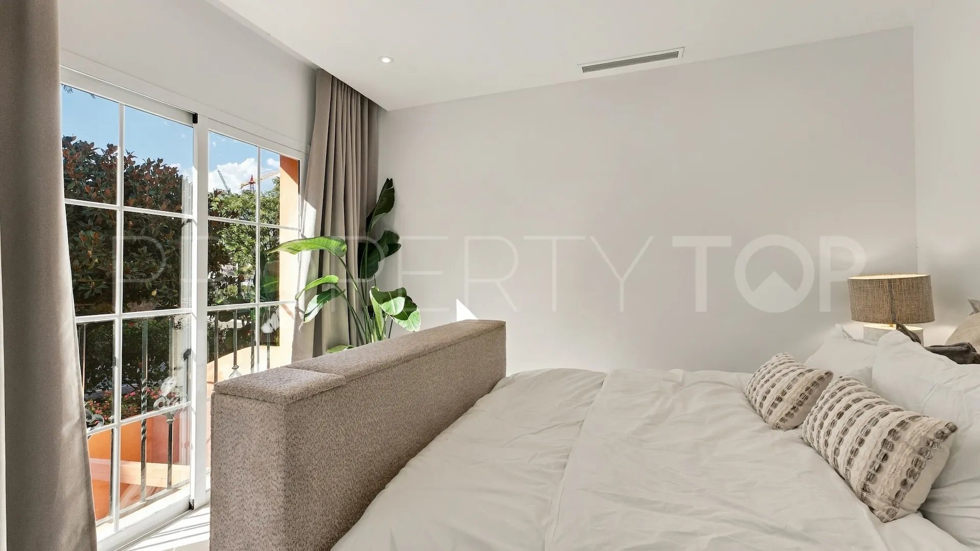 For sale 3 bedrooms duplex penthouse in Andalucia Alta