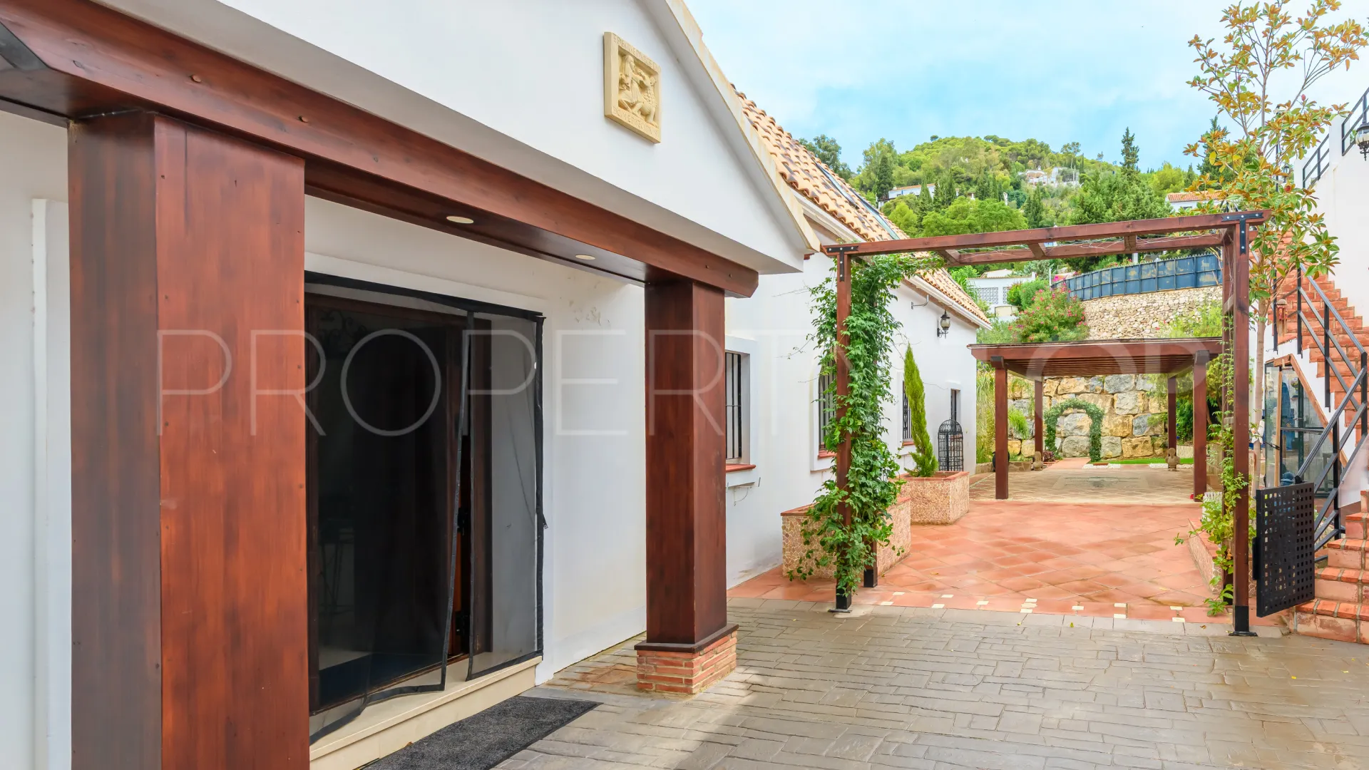 Comprar villa con 9 dormitorios en Mijas Costa