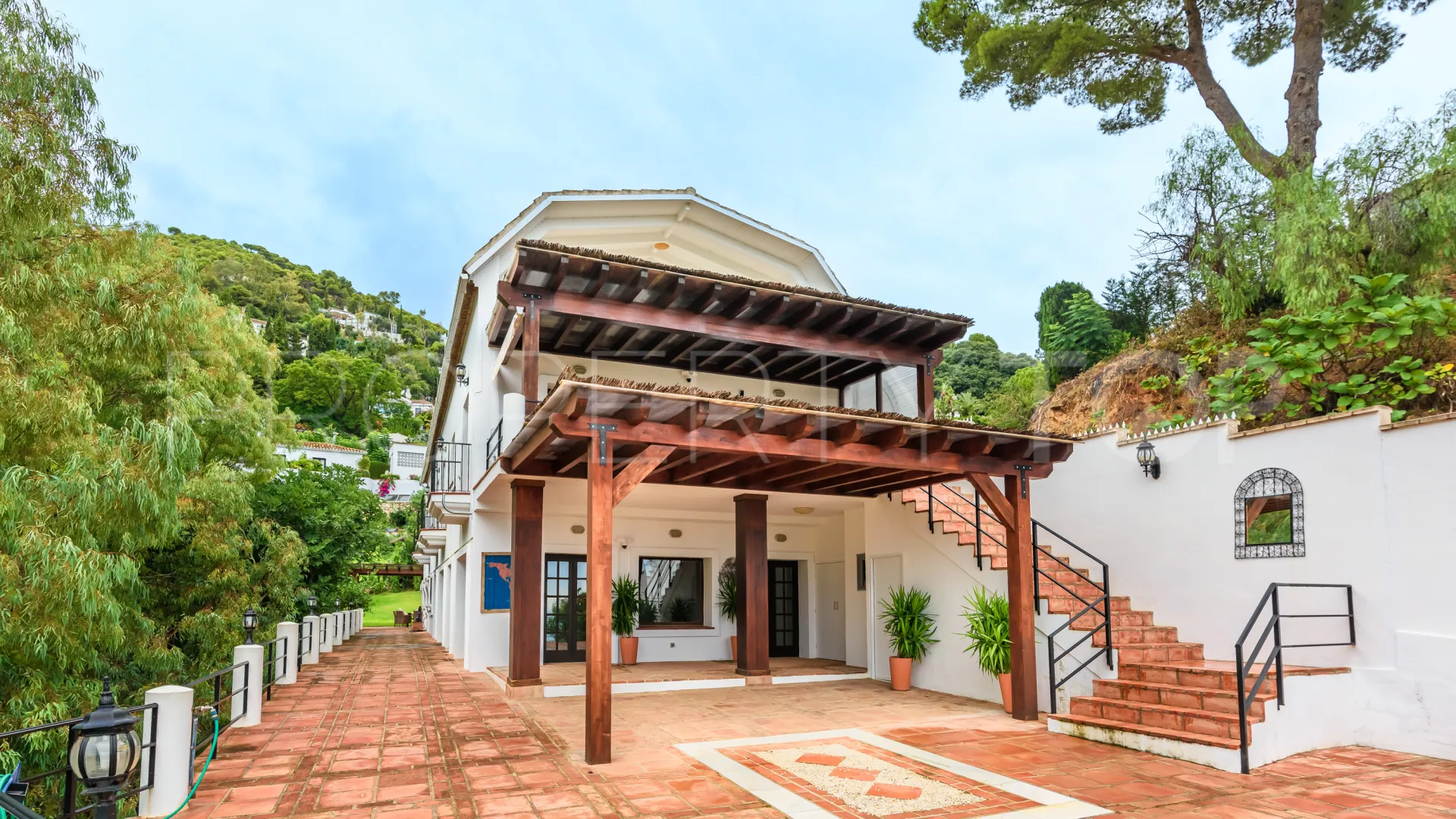 Comprar villa con 9 dormitorios en Mijas Costa