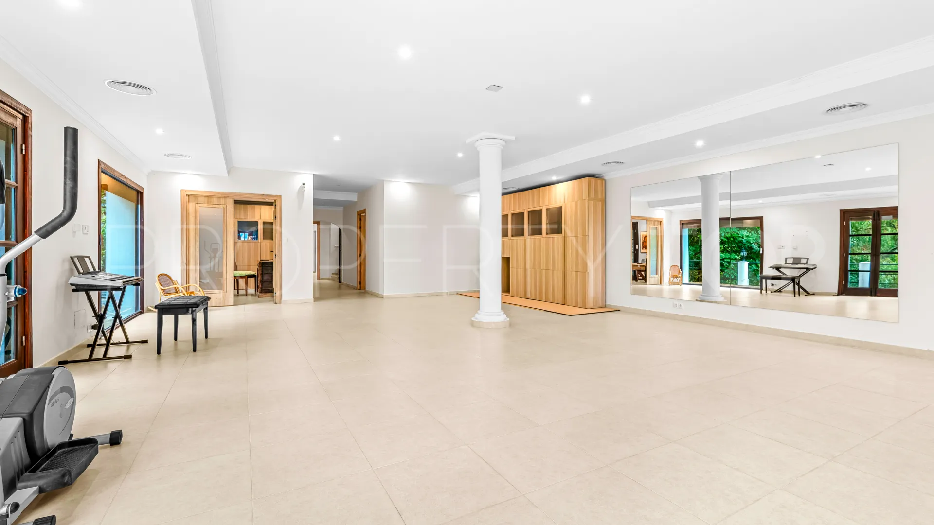 Comprar villa con 9 dormitorios en Mijas Costa