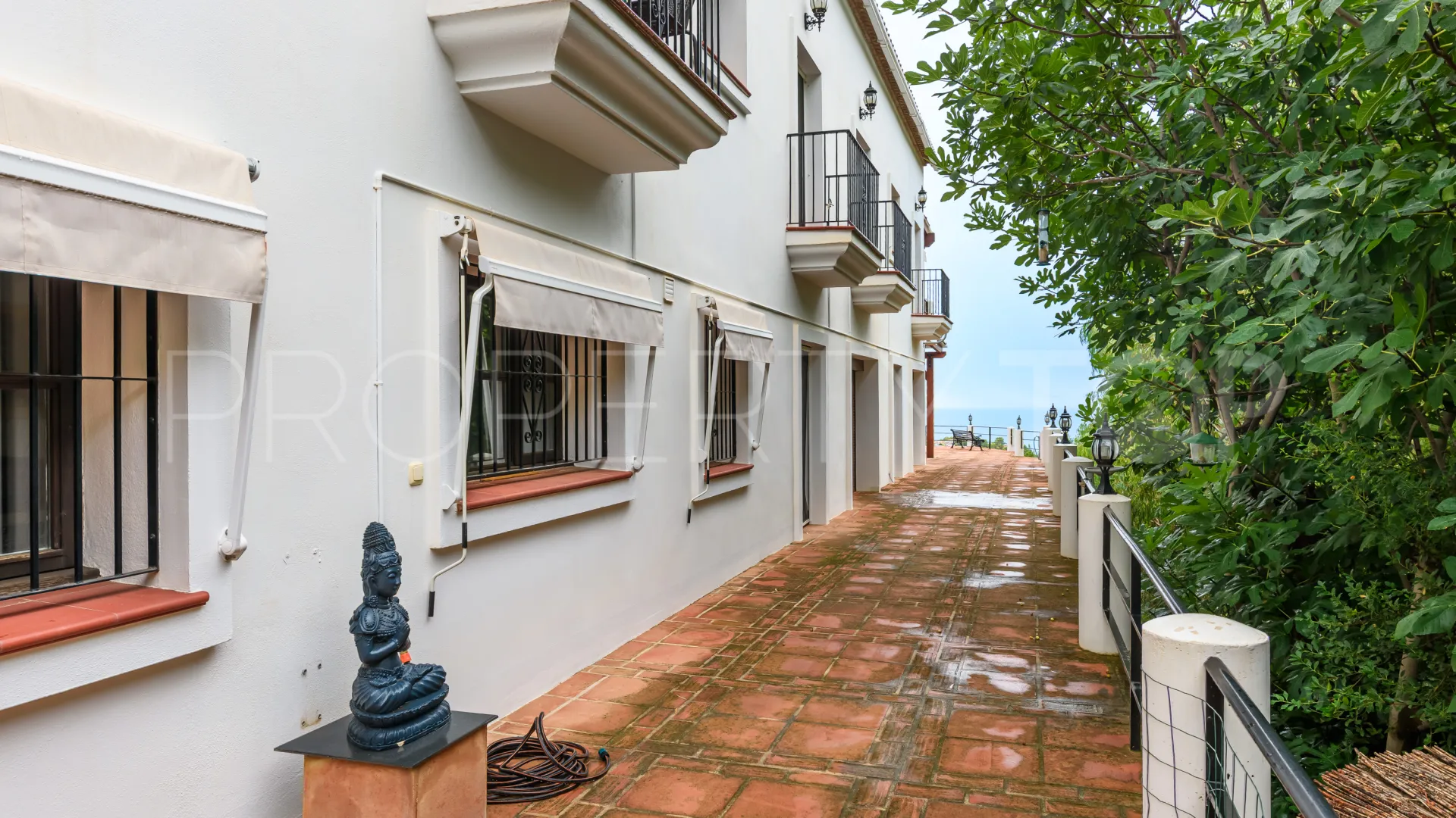 Comprar villa con 9 dormitorios en Mijas Costa