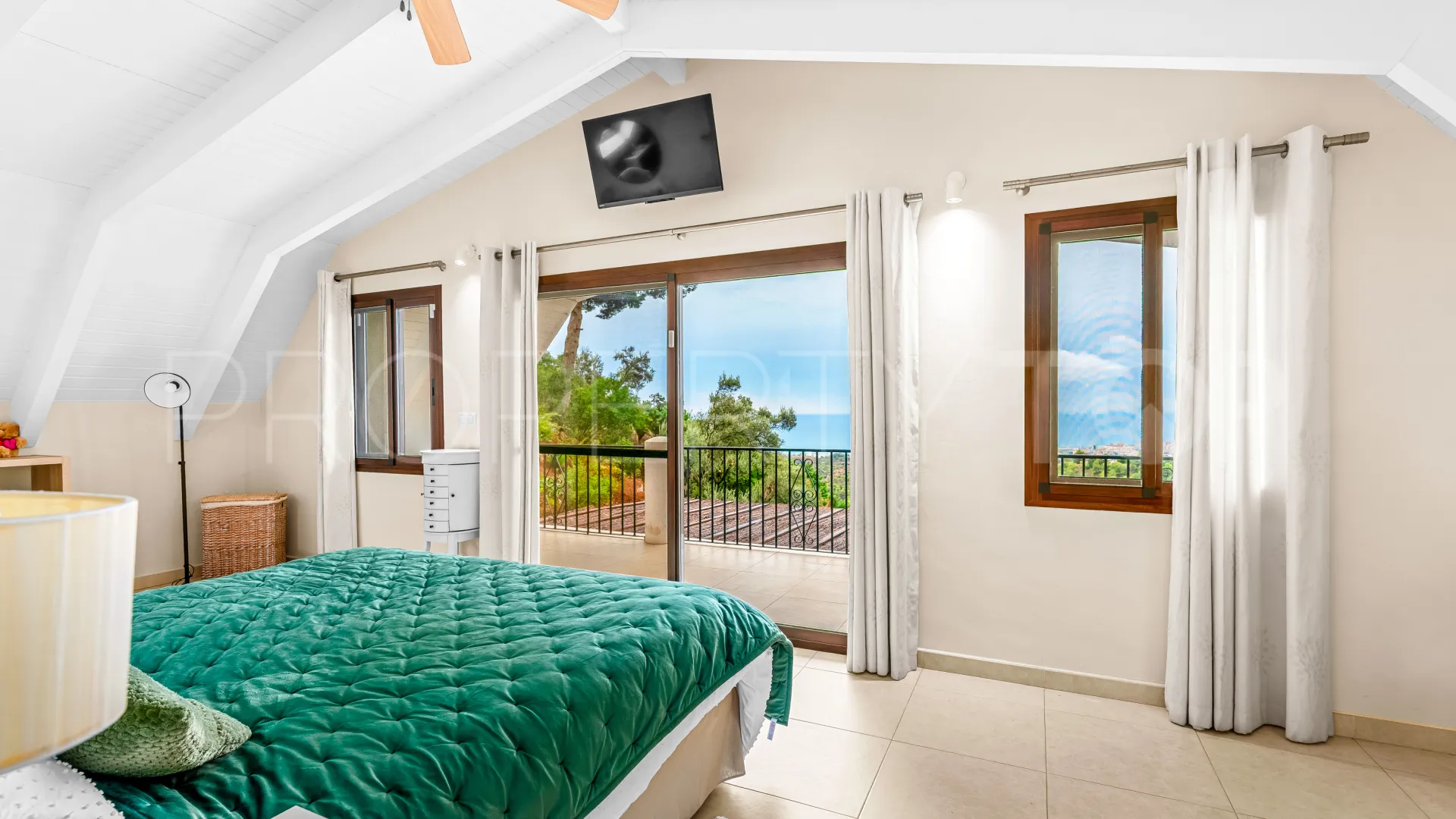 Comprar villa con 9 dormitorios en Mijas Costa