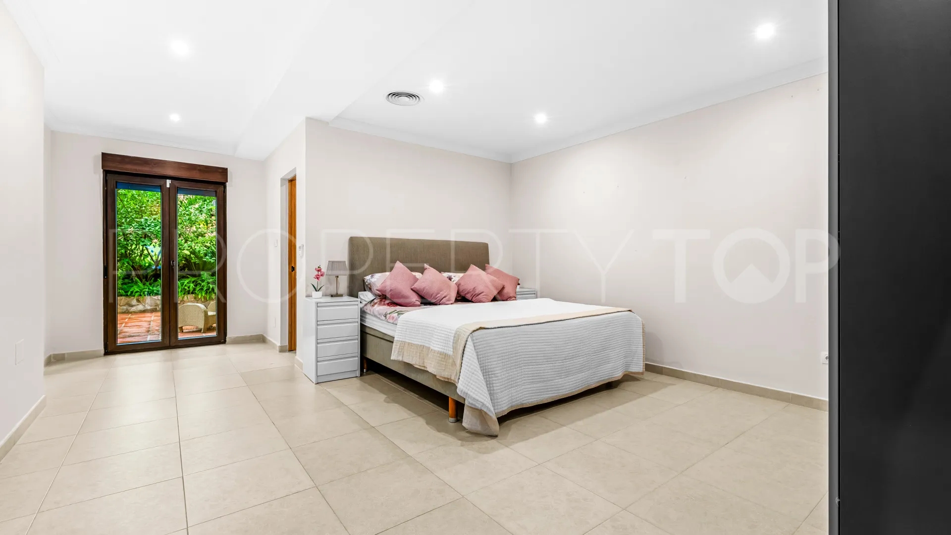 Comprar villa con 9 dormitorios en Mijas Costa