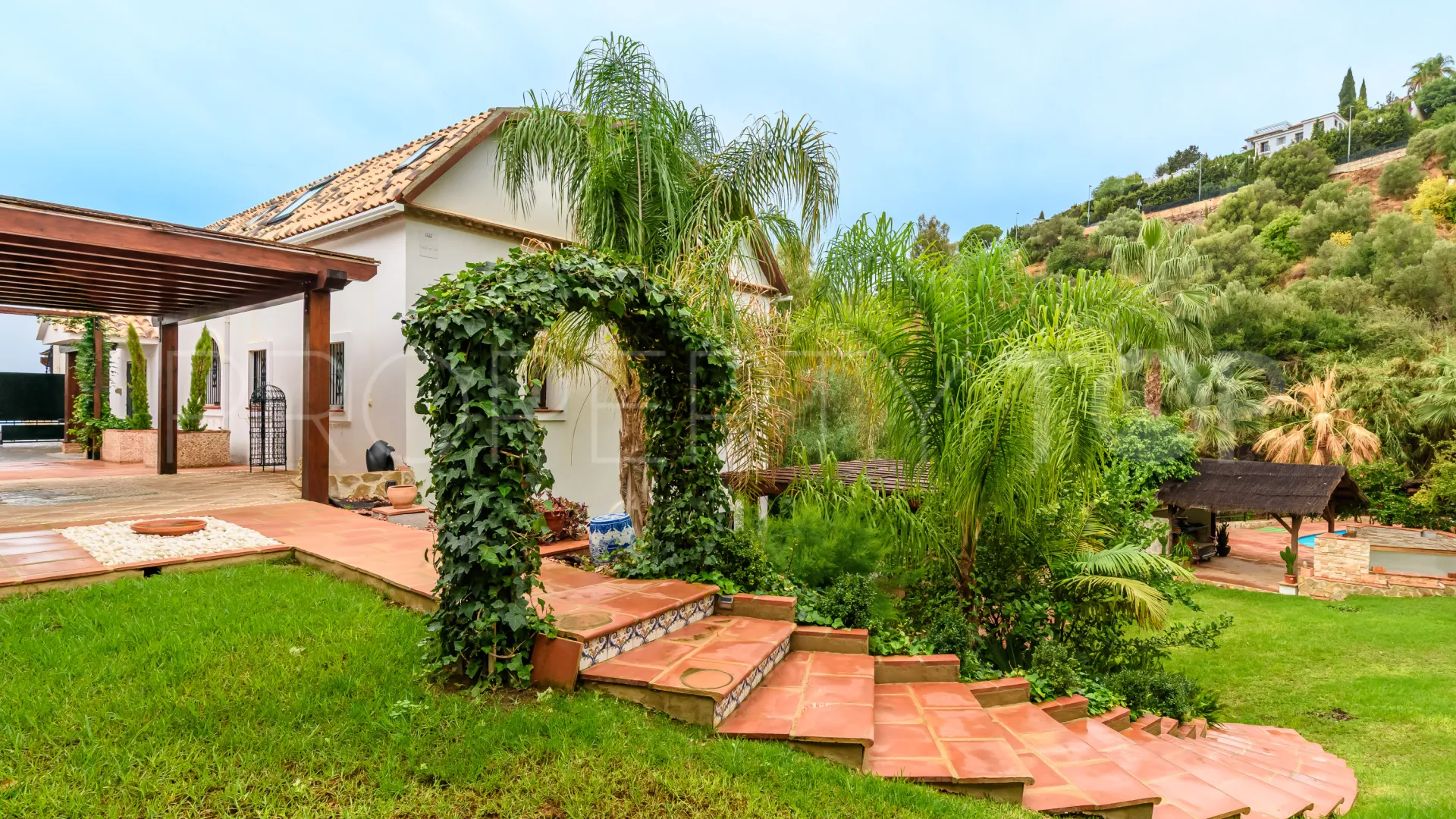 Comprar villa con 9 dormitorios en Mijas Costa