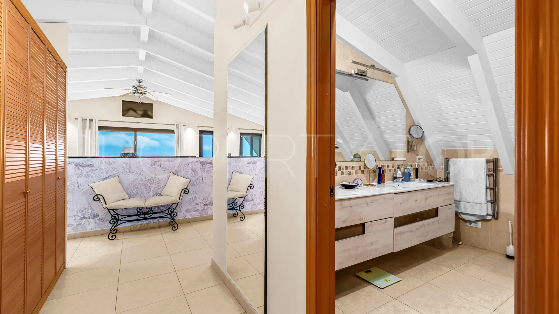 Comprar villa con 9 dormitorios en Mijas Costa