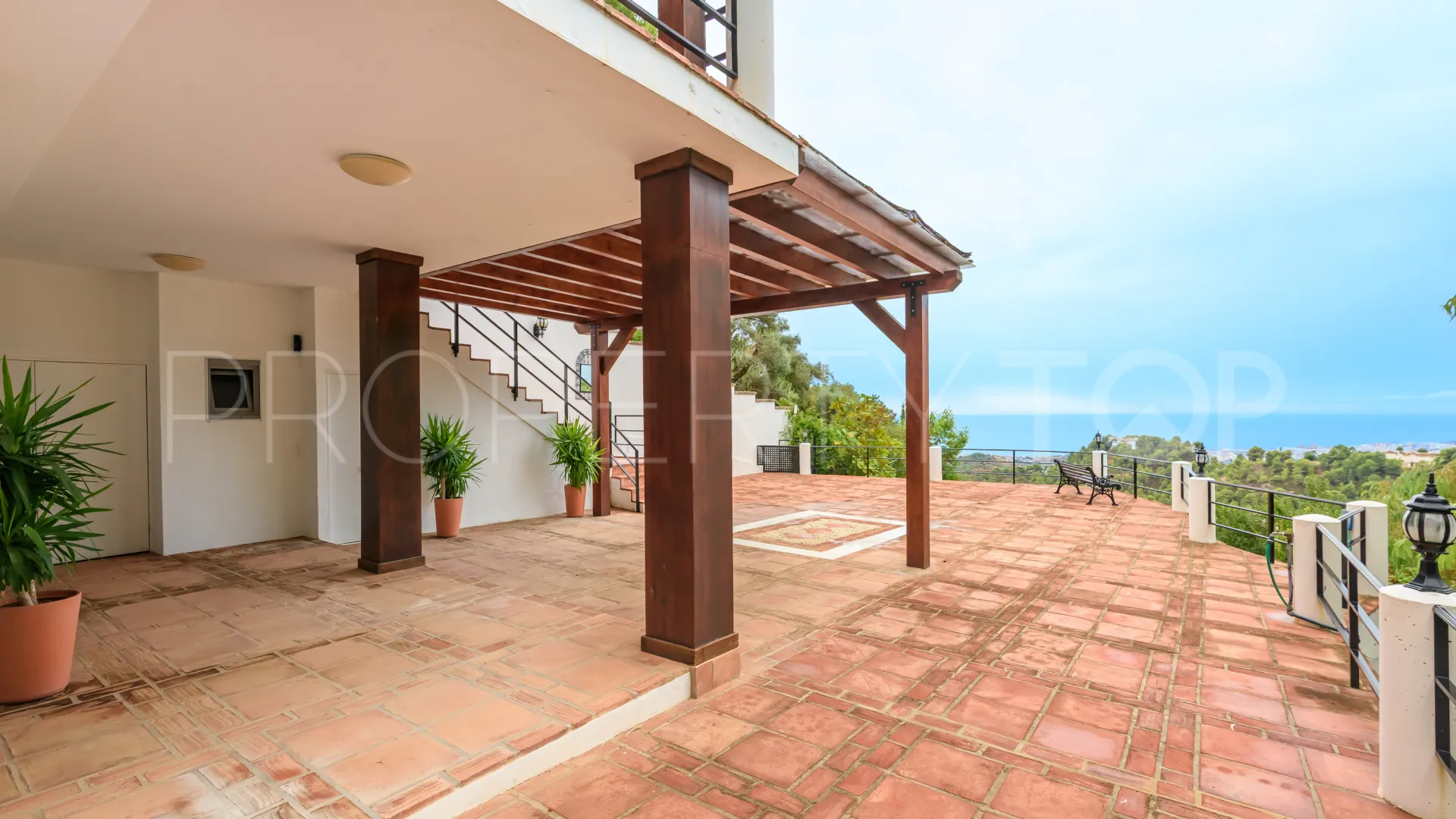 Comprar villa con 9 dormitorios en Mijas Costa