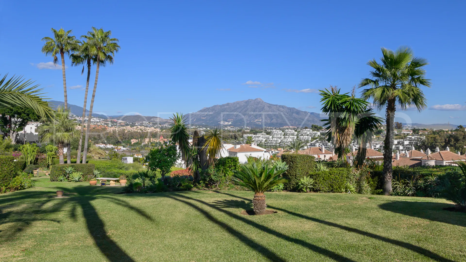Ground floor duplex for sale in El Paraiso