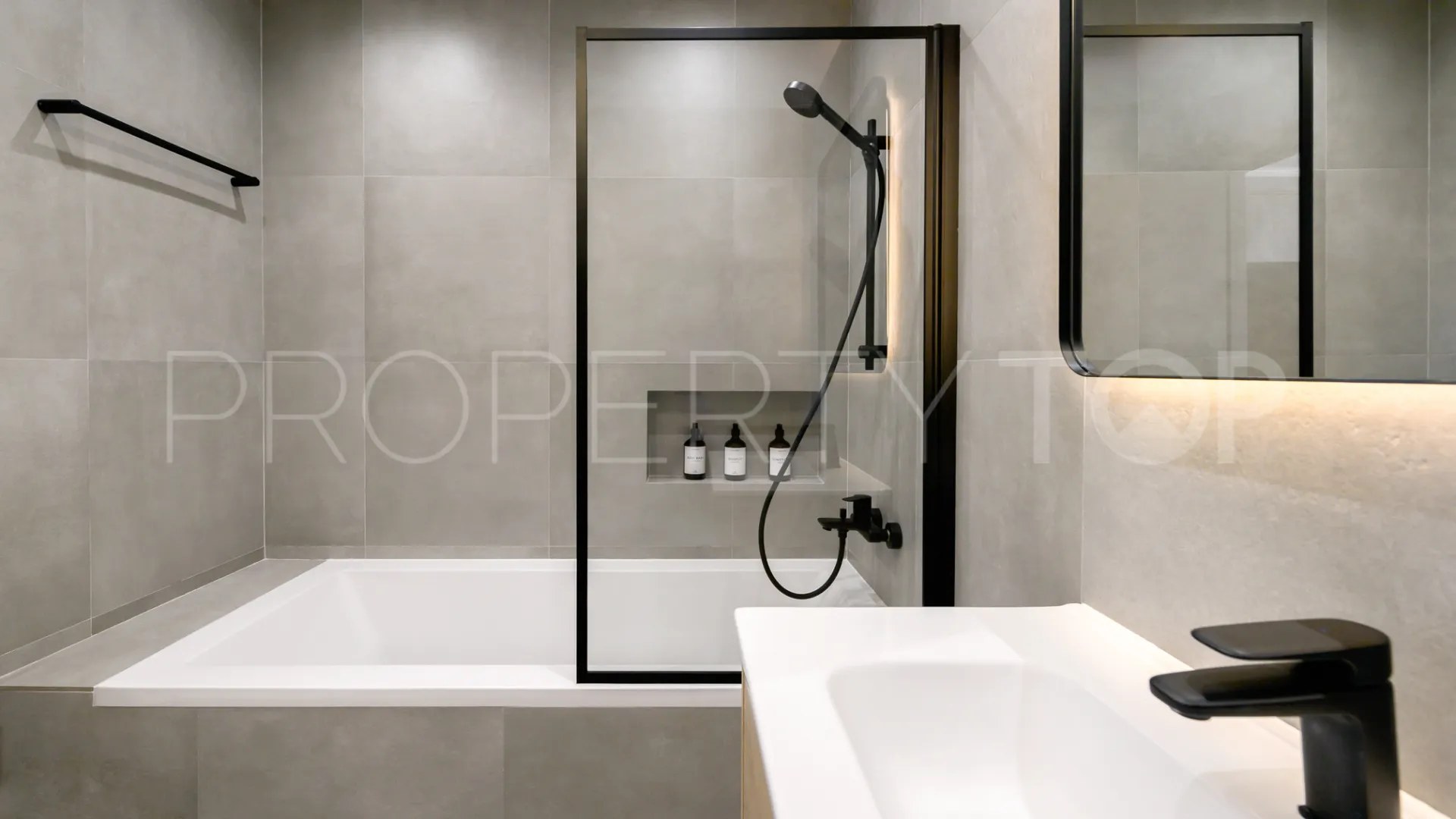 Ground floor duplex for sale in El Paraiso