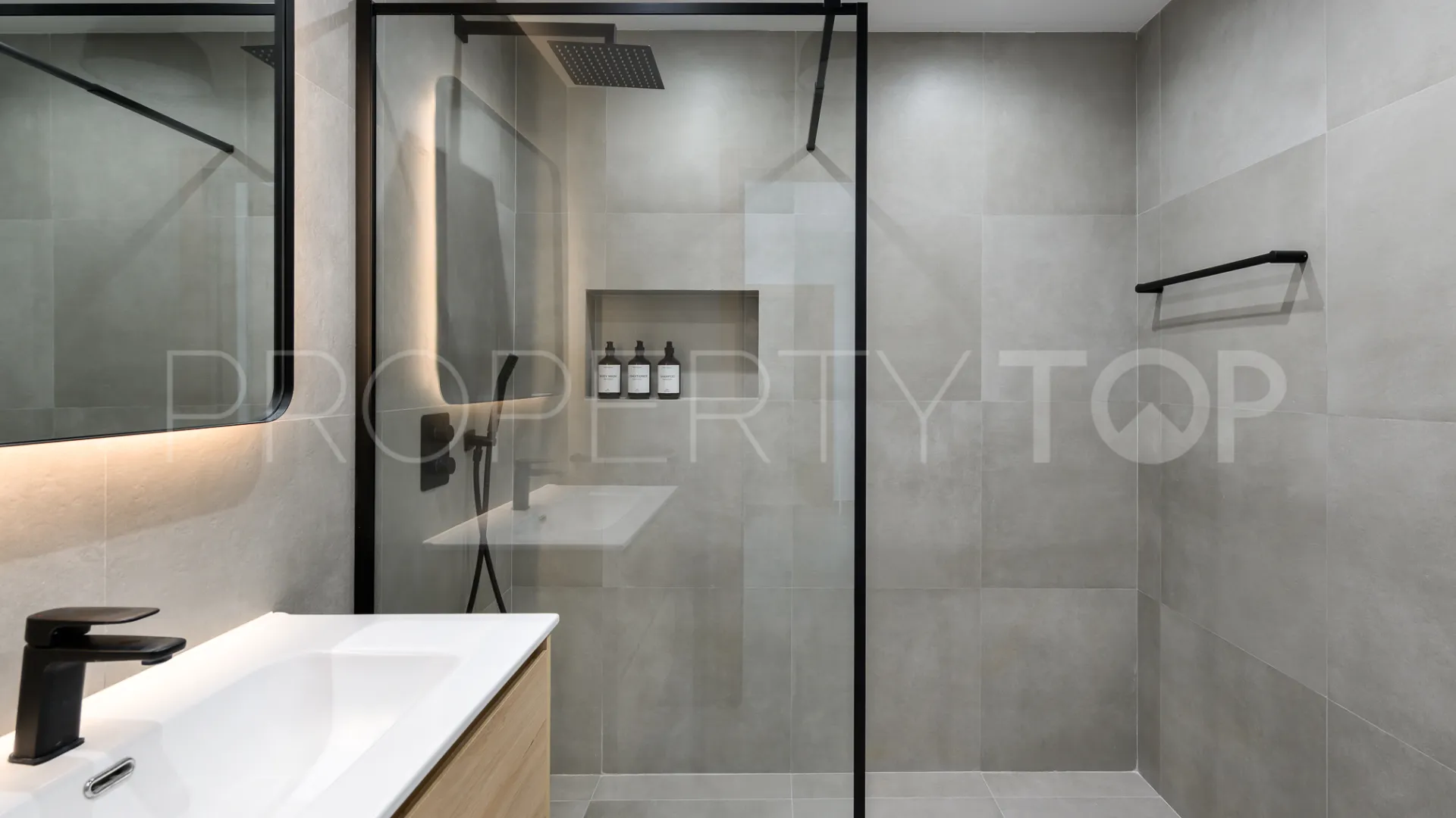 Ground floor duplex for sale in El Paraiso