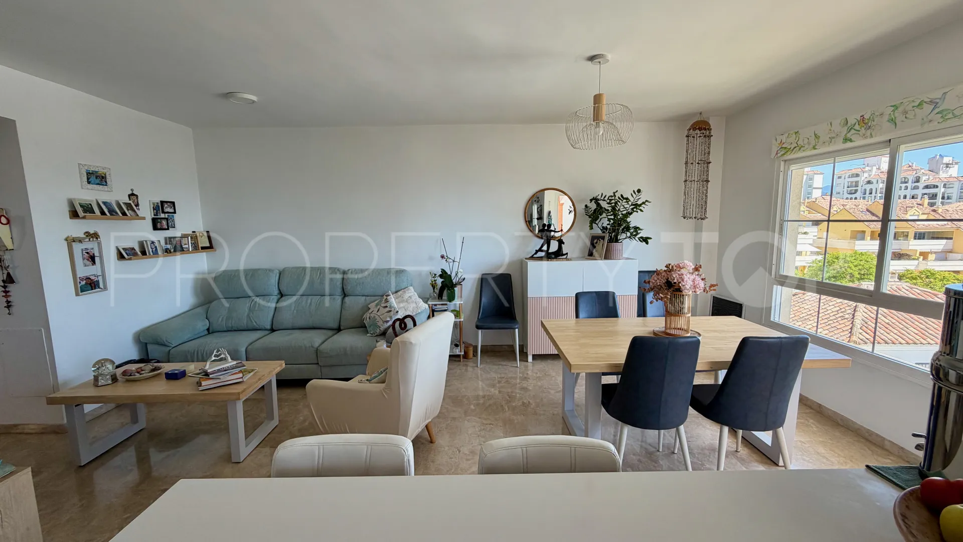 Buy Estepona Puerto apartment with 3 bedrooms