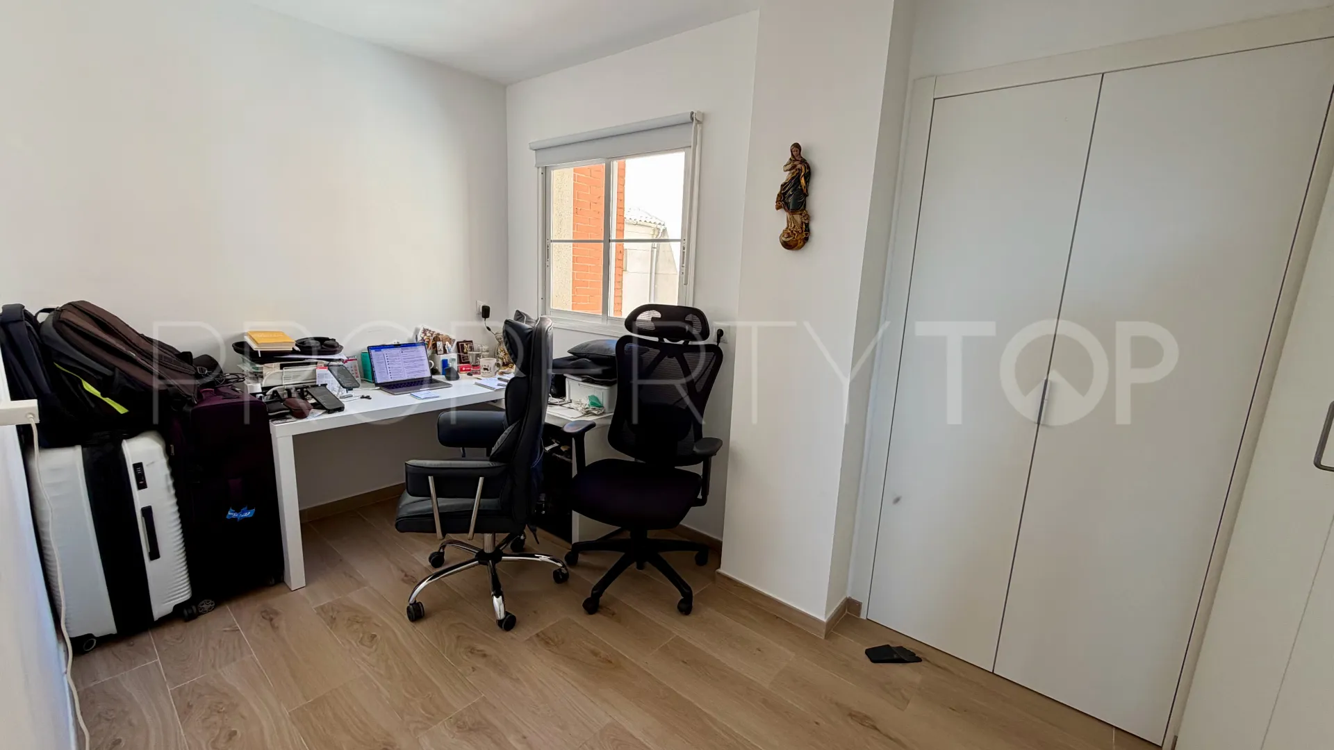 Buy Estepona Puerto apartment with 3 bedrooms