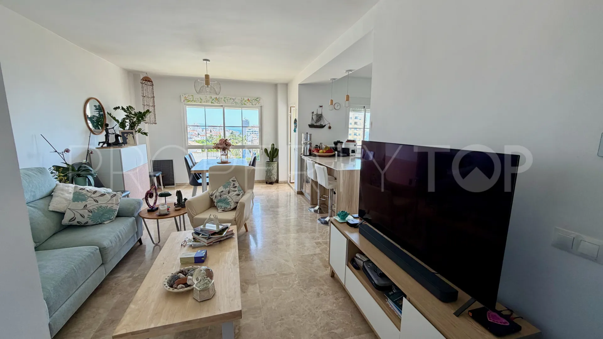Buy Estepona Puerto apartment with 3 bedrooms