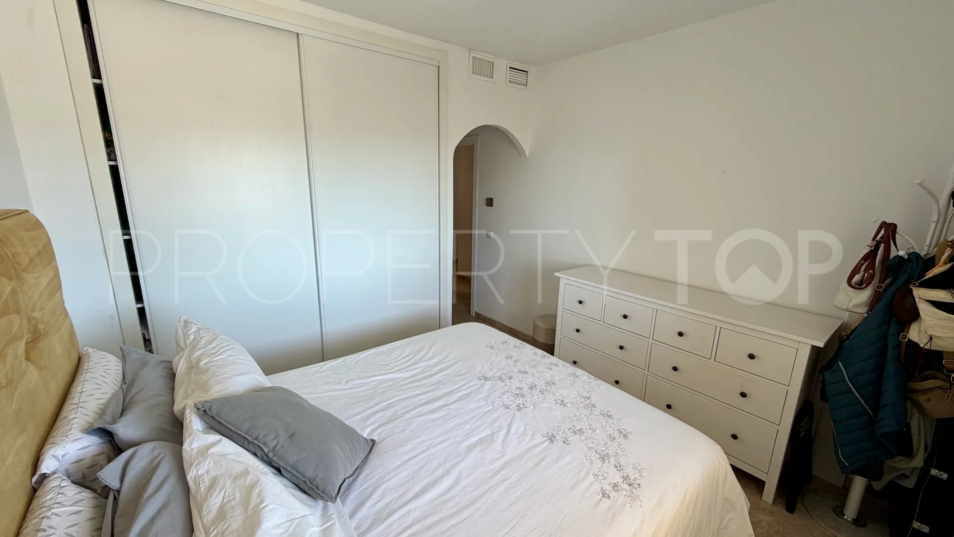 Buy Estepona Puerto apartment with 3 bedrooms