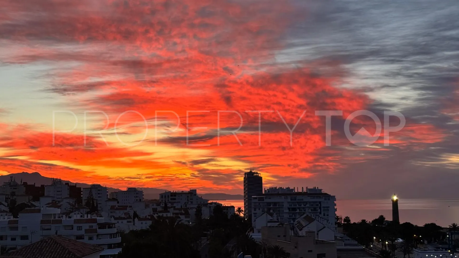 Buy Estepona Puerto apartment with 3 bedrooms