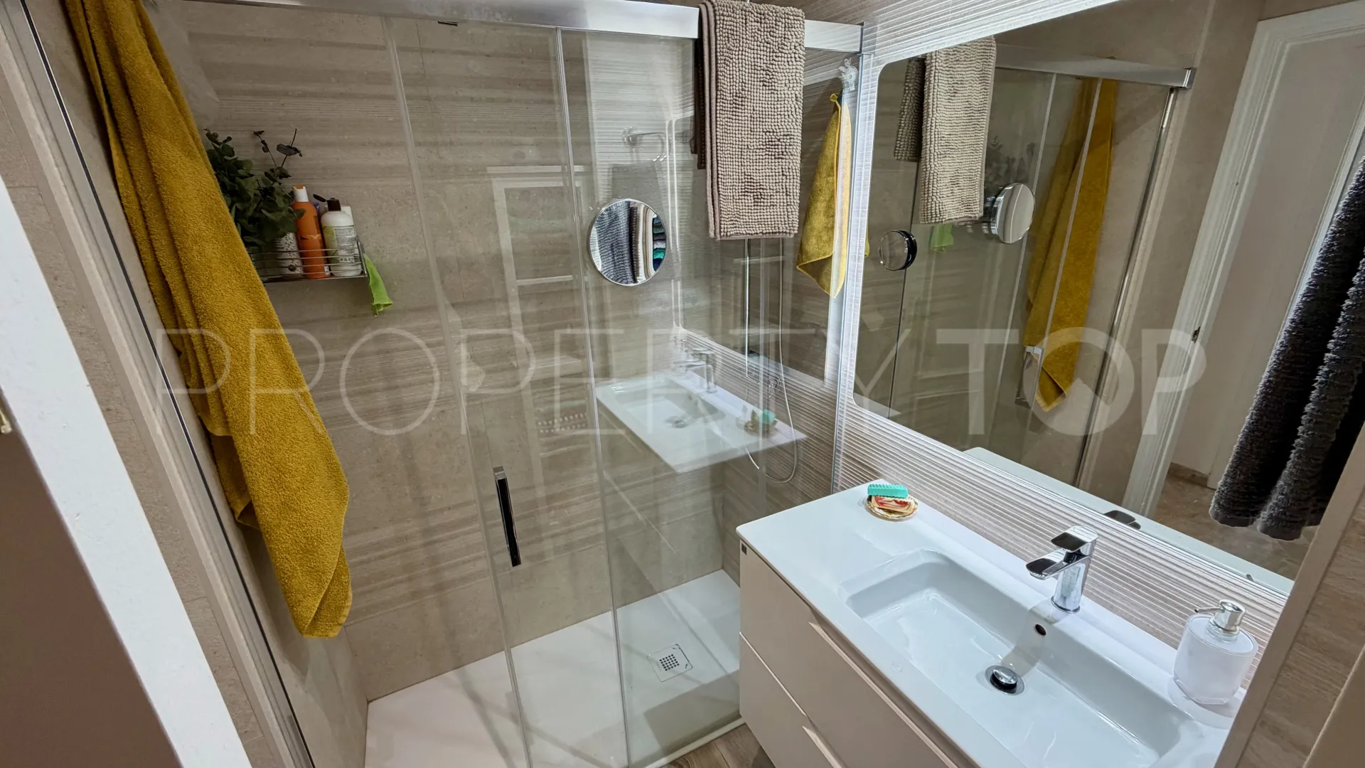 Buy Estepona Puerto apartment with 3 bedrooms