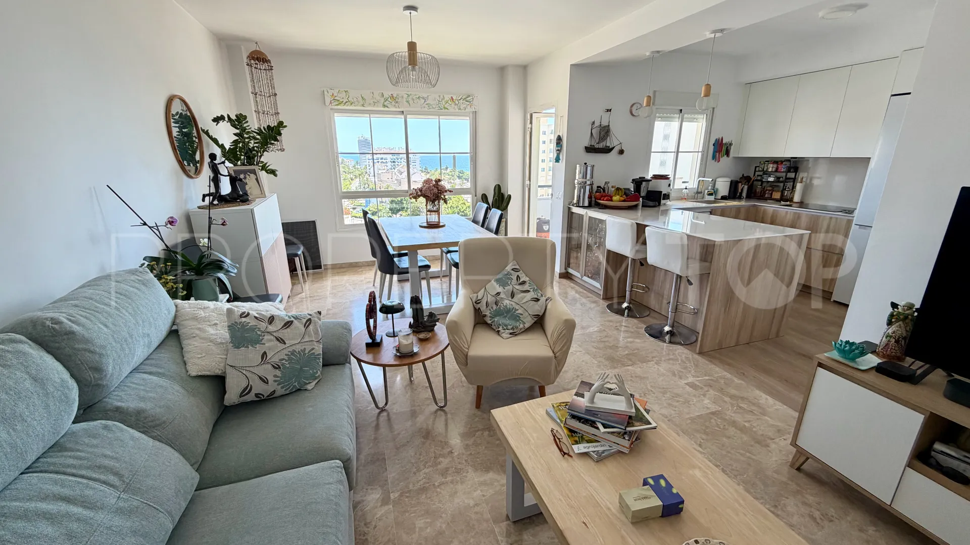 Buy Estepona Puerto apartment with 3 bedrooms