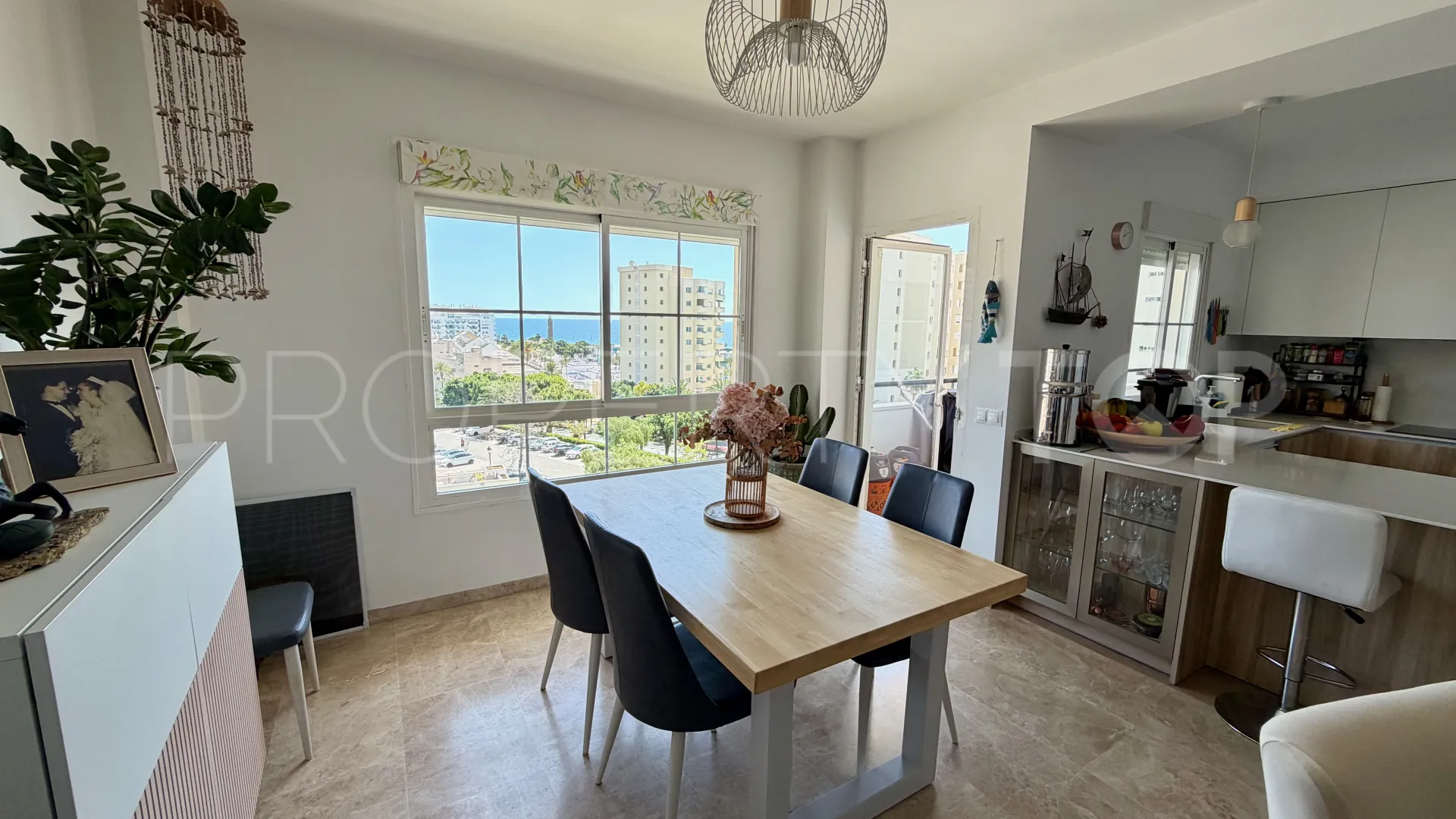 Buy Estepona Puerto apartment with 3 bedrooms
