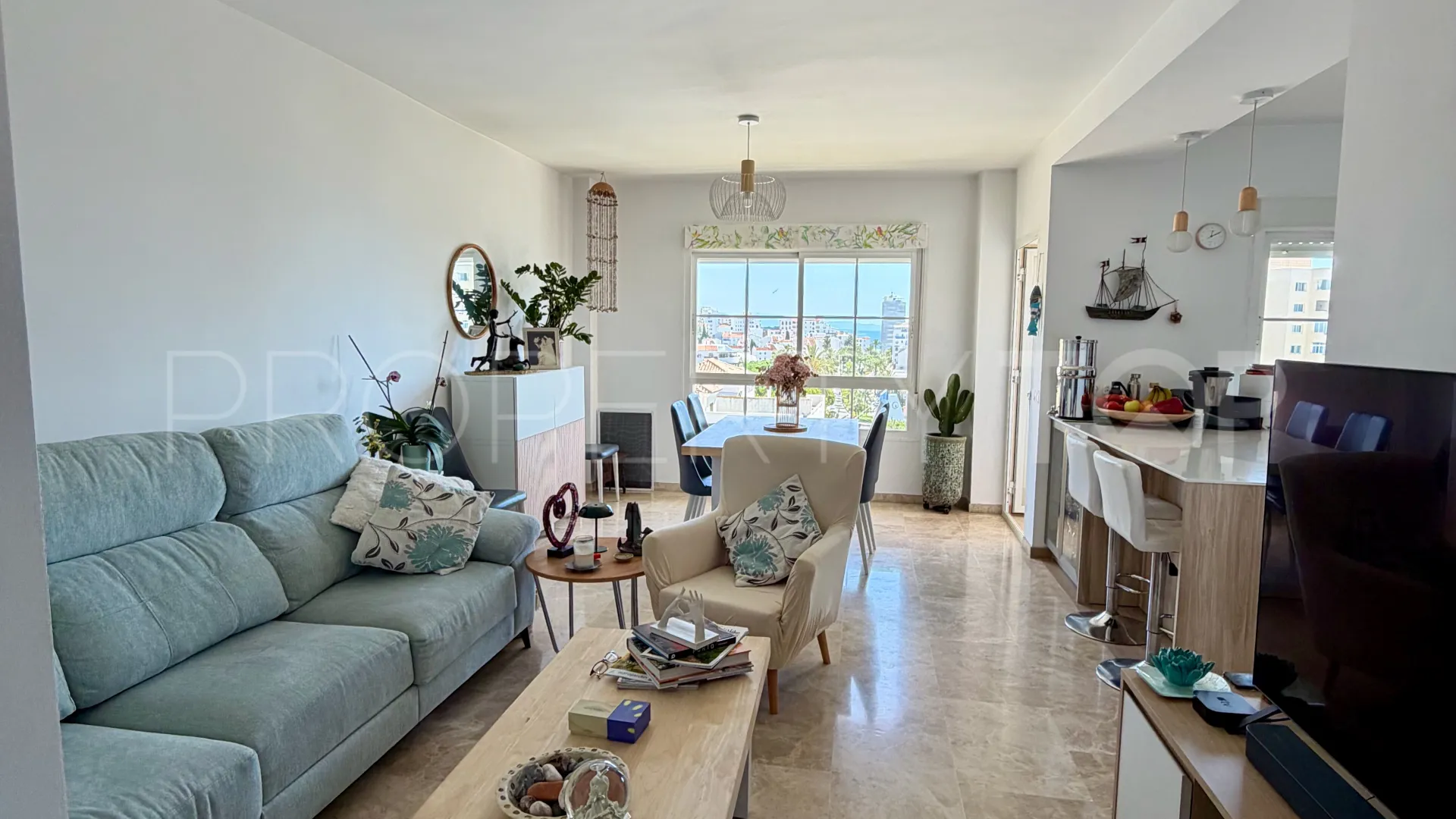 Buy Estepona Puerto apartment with 3 bedrooms