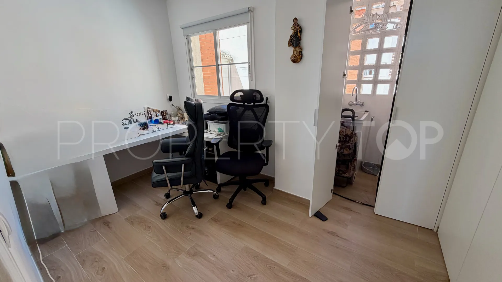 Buy Estepona Puerto apartment with 3 bedrooms