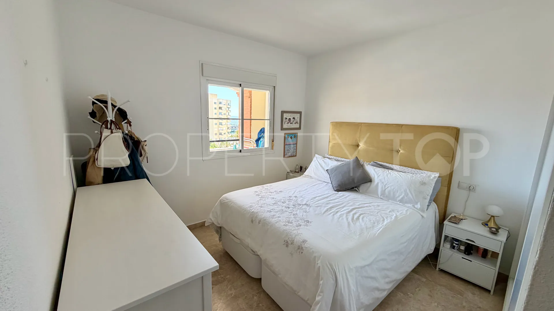 Buy Estepona Puerto apartment with 3 bedrooms