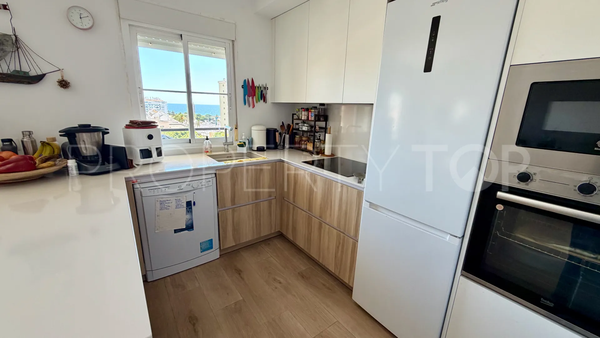 Buy Estepona Puerto apartment with 3 bedrooms