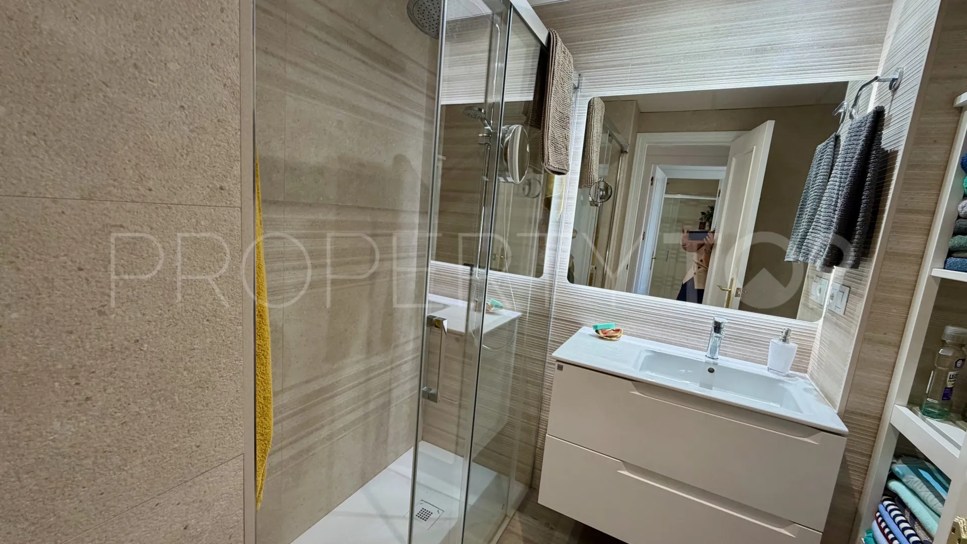 Buy Estepona Puerto apartment with 3 bedrooms