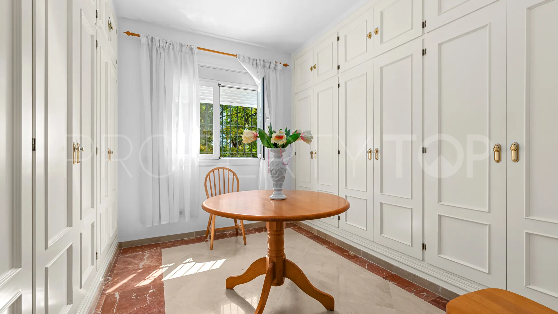For sale San Pedro de Alcantara villa with 4 bedrooms