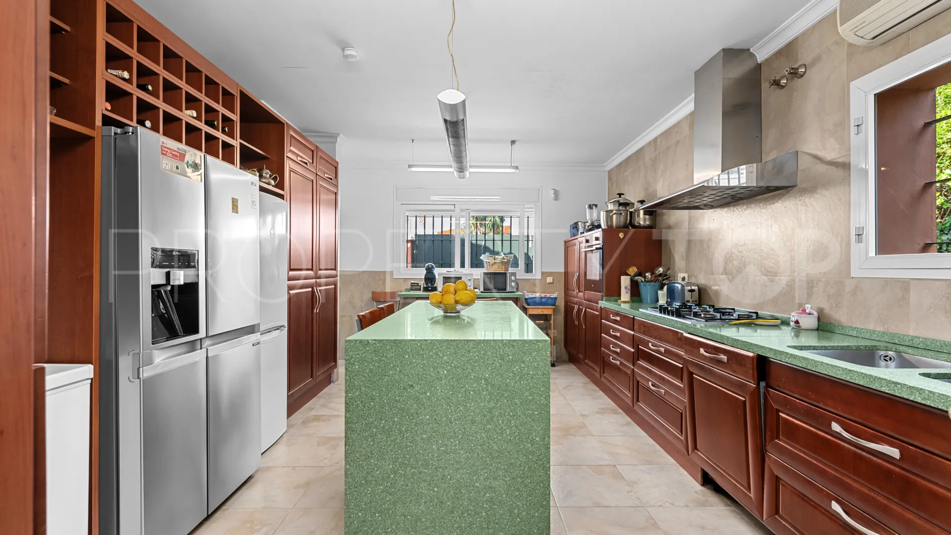 For sale San Pedro de Alcantara villa with 4 bedrooms