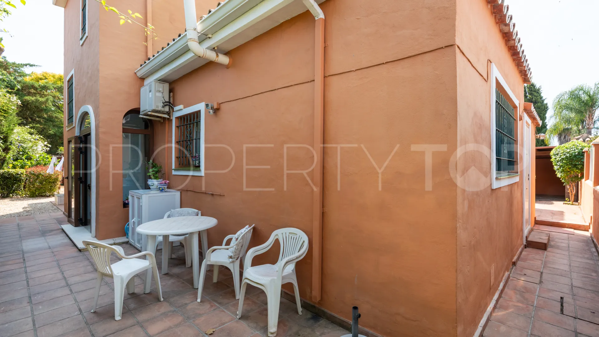 For sale San Pedro de Alcantara villa with 4 bedrooms