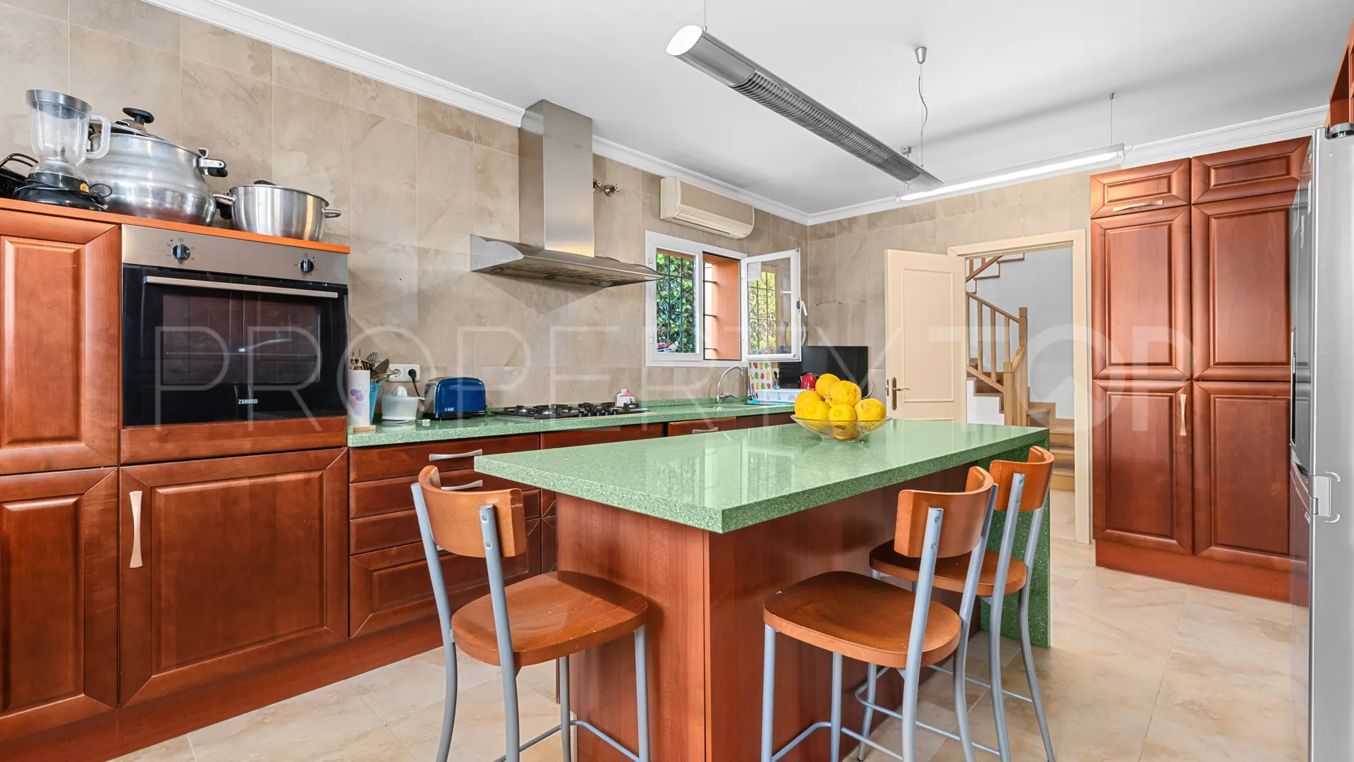 For sale San Pedro de Alcantara villa with 4 bedrooms