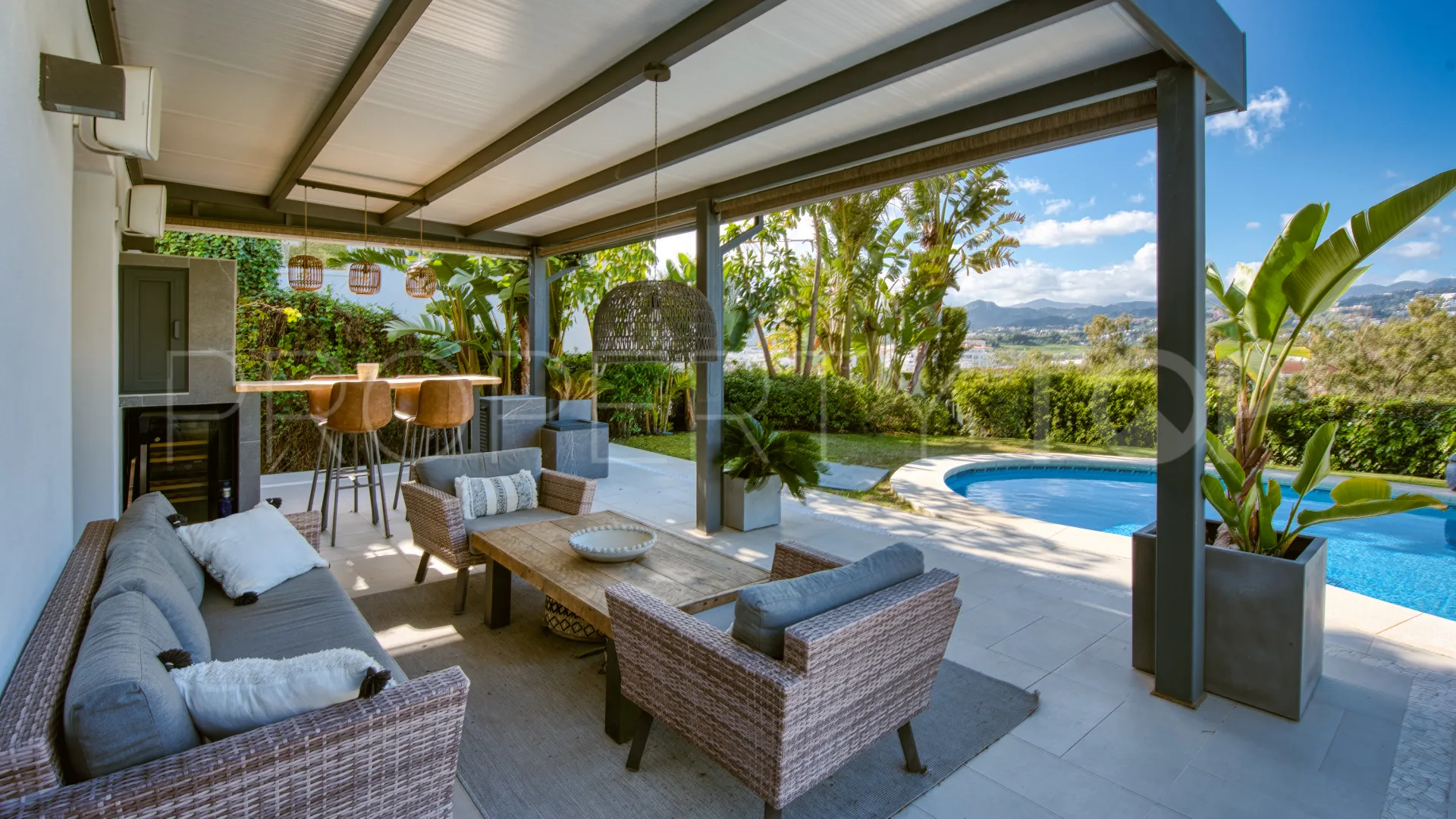 Buy Nueva Andalucia 4 bedrooms villa