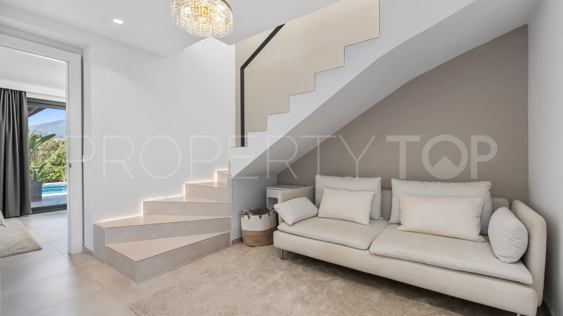 Buy Nueva Andalucia 4 bedrooms villa