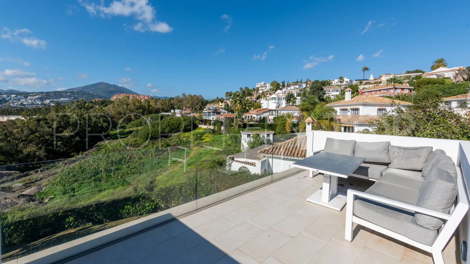 Buy Nueva Andalucia 4 bedrooms villa